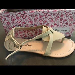 Sandal Blue Berry